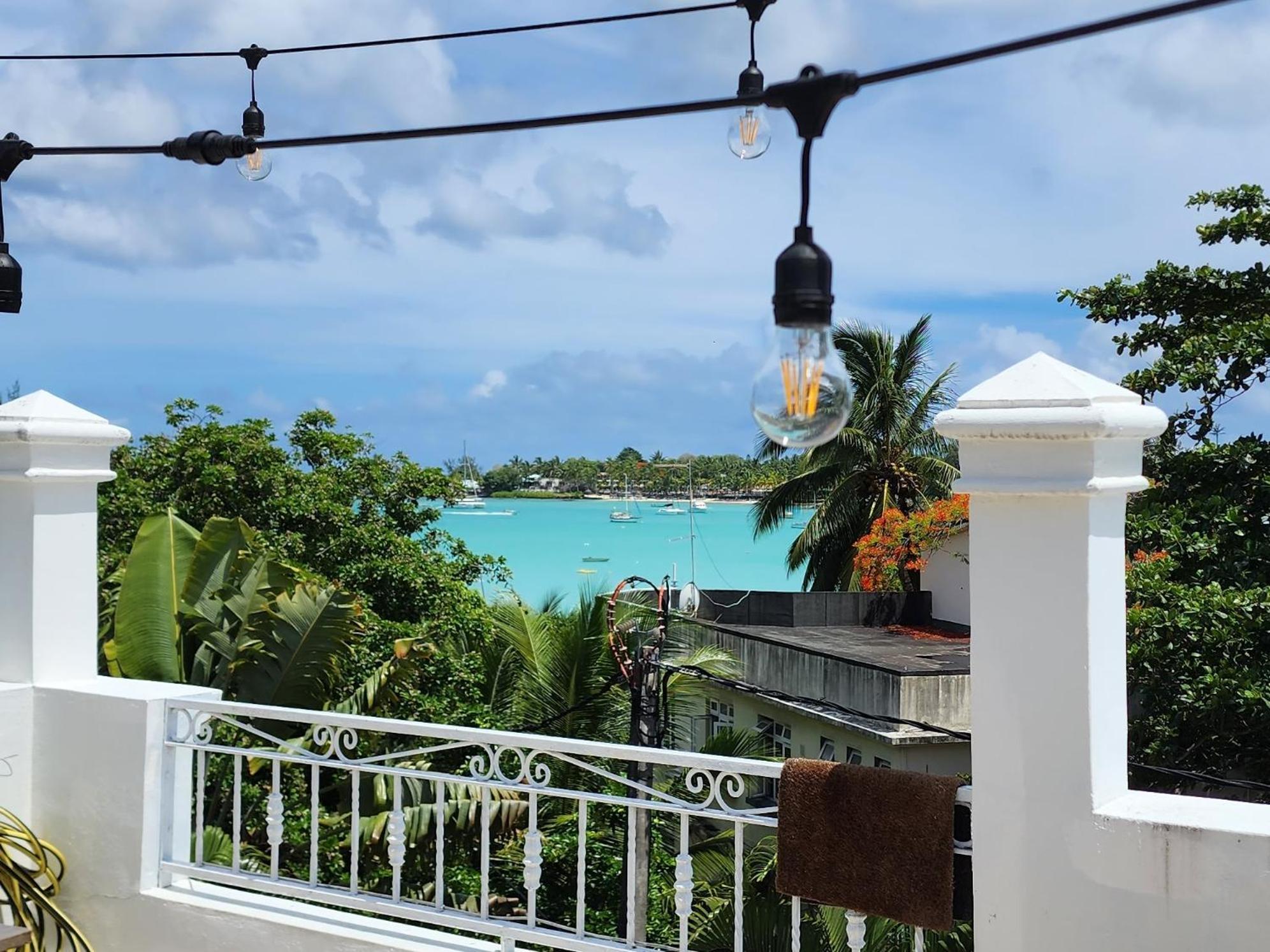 Lovely Studio Apartment With Views Of The Lagoon. Grand Baie Exteriör bild